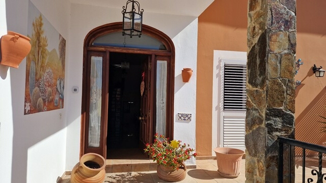 Main Photo of a 3 bedroom  Villa for sale