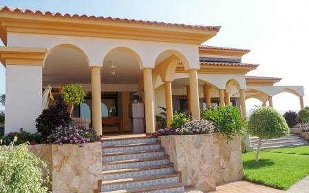 Main Photo of a 5 bedroom  Villa for sale